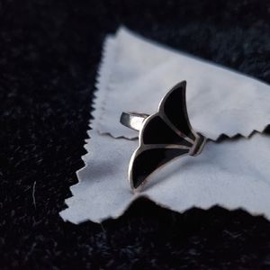 Sterling silver and onyx abstract ring - 8.5